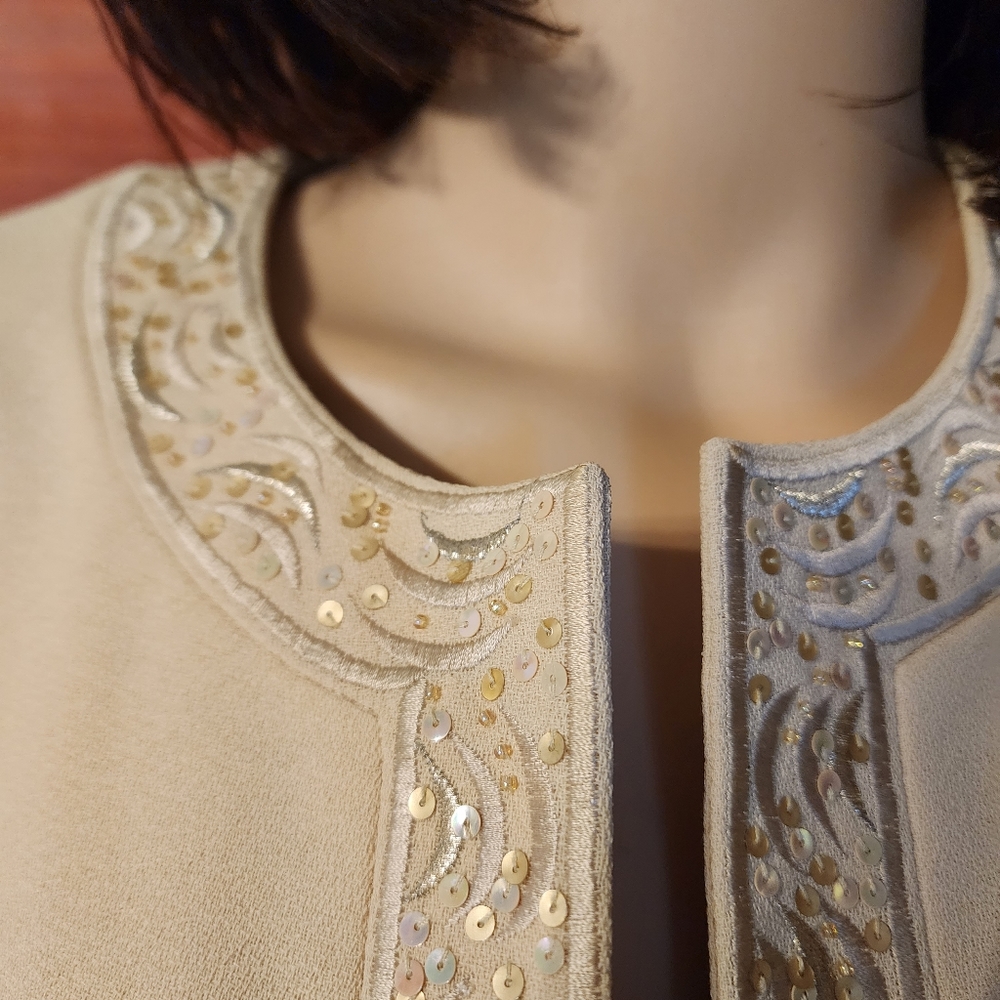 Women's Skirt Suit - Picture 4 of 14